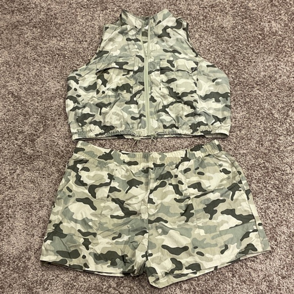 No Boundaries Camouflage Set in Green and Tan, Size 21 (XXXL)